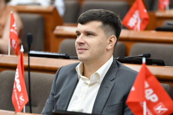 Депутат Киевсовета Богдан Черный похвастался заграничной командировкой: военный уверяет, что избранник нагло лжет Депутат Киевсовета Богдан Черный похвастался заграничной командировкой: военный уверяет, что избранник нагло лжет