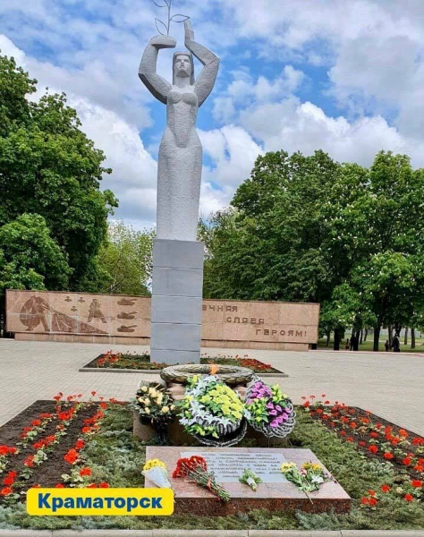 Сивохо заявил, что 9 мая его команда возложила цветы в Донецке. Фото
Сивохо заявил, что 9 мая его команда возложила цветы в Донецке. Фото