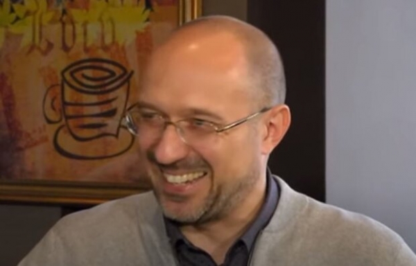 Премьер Шмыгаль обратился к людям в белых халатах - "На войну против беды..." Премьер Шмыгаль обратился к людям в белых халатах - "На войну против беды..."