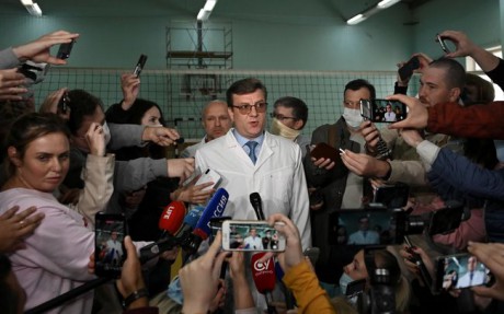 Полиция подтверждает, что в организме Навального обнаружили смертельно опасный яд, но отказывается назвать его Полиция подтверждает, что в организме Навального обнаружили смертельно опасный яд, но отказывается назвать его