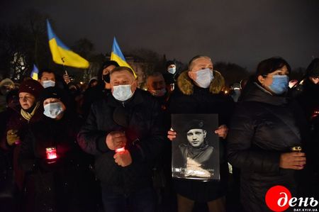 Львовяне тихим шествием почтили Героев Небесной сотни