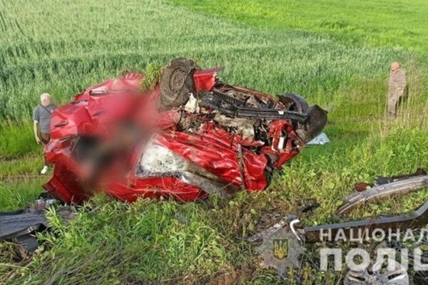 На Ривненщине произошло масштабное ДТП с 4 погибшими. Фото 18+
На Ривненщине произошло масштабное ДТП с 4 погибшими. Фото 18+
