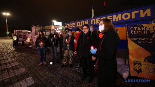 Зеленский на Закарпатье, Разумков в Киеве: как почтили память погибших воинов в Украине
Зеленский на Закарпатье, Разумков в Киеве: как почтили память погибших воинов в Украине