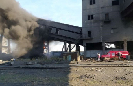 На коксохимическом заводе в Авдеевке произошел пожар На коксохимическом заводе в Авдеевке произошел пожар