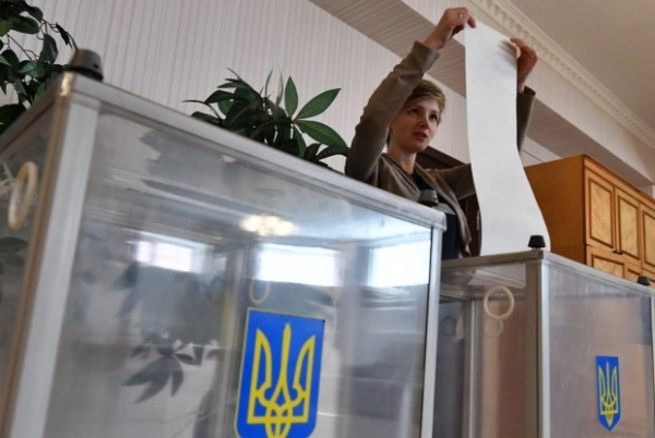 В следующий парламент проходят 5 партий, разрыв между "Слугой народа" и "ОПЗЖ" уменьшается - западные социологи В следующий парламент проходят 5 партий, разрыв между "Слугой народа" и "ОПЗЖ" уменьшается - западные социологи