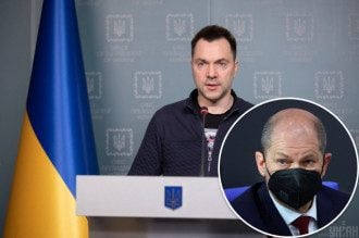 Шольц несет ответственность за смерти украинцев в войне против РФ - Арестович
Шольц несет ответственность за смерти украинцев в войне против РФ - Арестович