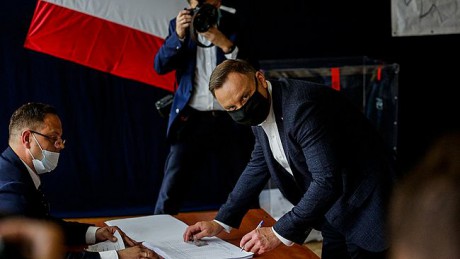 Во втором туре выборов президента Польши по результатам экзит-пола победил Дуда