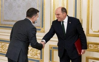 Зеленский встретился с министром обороны Британии
Зеленский встретился с министром обороны Британии