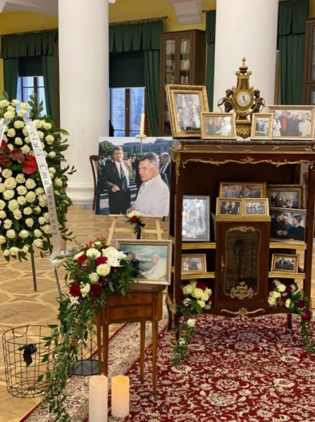 "Мы прощаемся с "Человеком эпохи": владелица ритуальной компании Алла Ландар об Александре Омельченко
"Мы прощаемся с "Человеком эпохи": владелица ритуальной компании Алла Ландар об Александре Омельченко