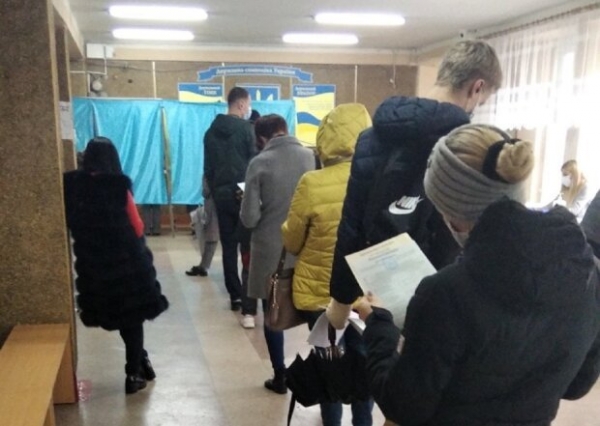 Киевская областная ТИК игнорирует расхождение количества голосов в протоколах (видео) - СМИ