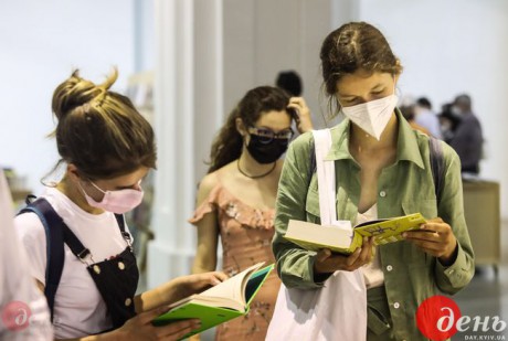 В Киеве открылся международный фестиваль "Книжный Арсенал" В Киеве открылся международный фестиваль "Книжный Арсенал"