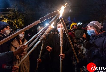 В Киеве прошло факельное шествие к 112-й годовщине со дня рождения Степана Бандеры