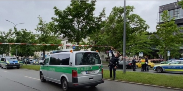 В Мюнхене "Рокеры ада" влетели в толпу на авто, есть раненые. Фото и видео
В Мюнхене "Рокеры ада" влетели в толпу на авто, есть раненые. Фото и видео