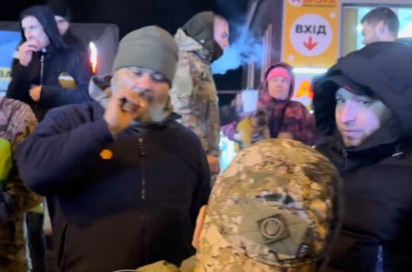 "Сиди ровно, не рыпайся": активисты ищут "решалу" ряженых вымогателей Карэна Мелькулова, который работает на россию "Сиди ровно, не рыпайся": активисты ищут "решалу" ряженых вымогателей Карэна Мелькулова, который работает на россию