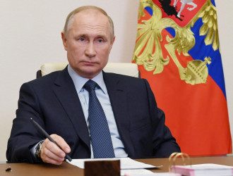 "Путин играет в игру": экс-министр объяснил действия России на Донбассе
"Путин играет в игру": экс-министр объяснил действия России на Донбассе
