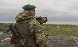 Штурм мигрантами границы Украины: в Слуге народа рассказали о действиях властей
