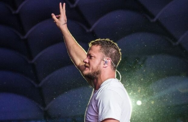 На выступлении Imagine Dragons в Грузии у поклонницы забрали украинский флаг: "Очень стыдно за..." На выступлении Imagine Dragons в Грузии у поклонницы забрали украинский флаг: "Очень стыдно за..."