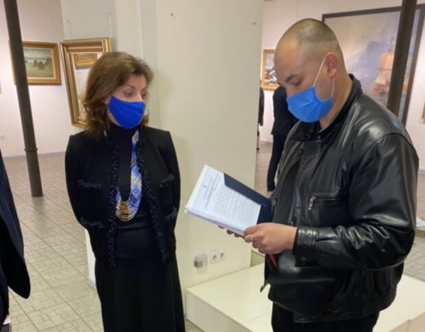 "Гетьман ушел огородами" - почему вместо Петра повестку в ГБР получала Марина Порошенко "Гетьман ушел огородами" - почему вместо Петра повестку в ГБР получала Марина Порошенко