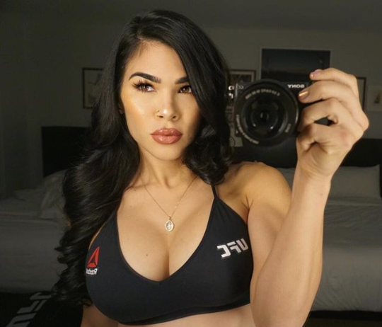 Силиконовая красотка из UFC Рэйчел Остович похвасталась пышными формами
Силиконовая красотка из UFC Рэйчел Остович похвасталась пышными формами