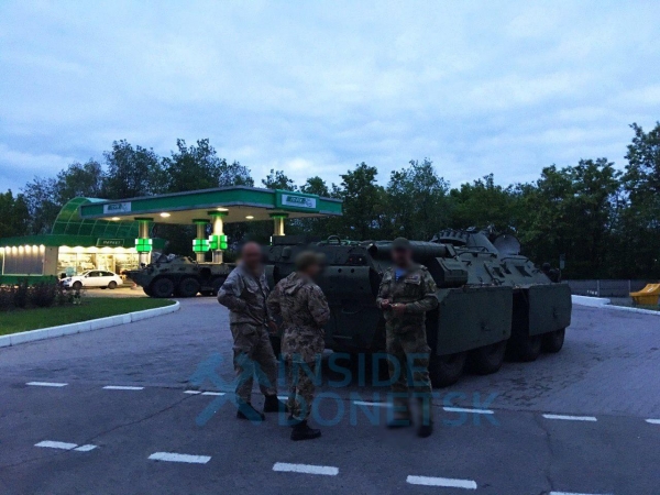 
"ДНР" ввели боевые машины в Донецк: в сеть попало первое фото
 