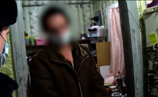 Отец оставил 6-летнего ребенка с лучшим другом, а он отрезал мальчику голову Отец оставил 6-летнего ребенка с лучшим другом, а он отрезал мальчику голову