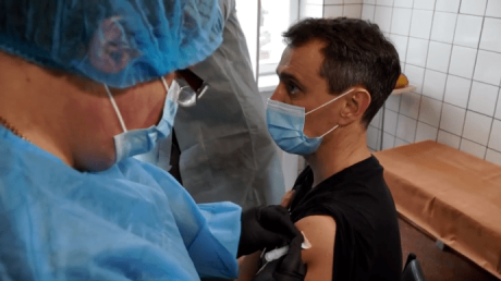 Главсанврач Украины Ляшко публично вакцинировался от COVID-19 вакциной CoviShield Главсанврач Украины Ляшко публично вакцинировался от COVID-19 вакциной CoviShield