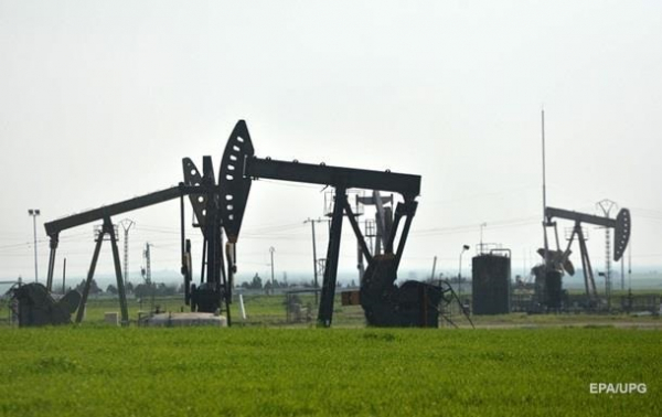 Цена на нефть упала до минимума за восемь месяцев Цена на нефть упала до минимума за восемь месяцев