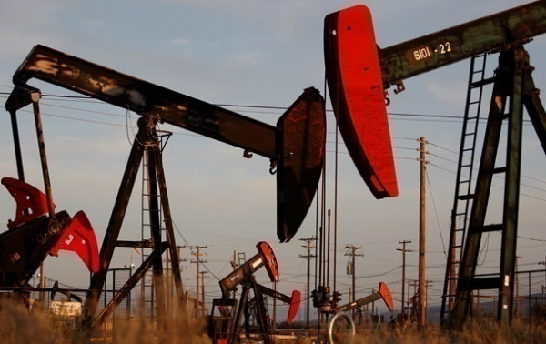 Цена на нефть упала ниже 84 долларов Цена на нефть упала ниже 84 долларов