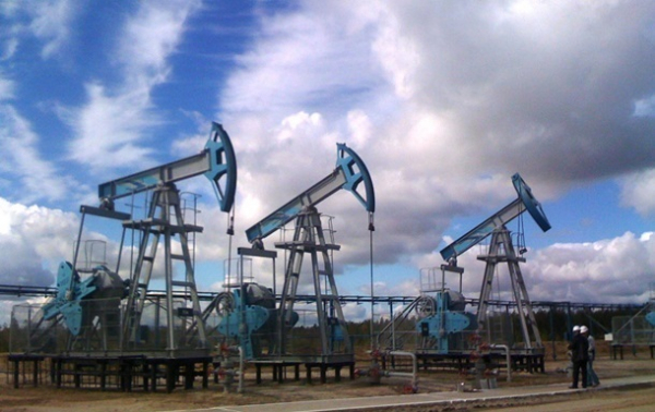 Цена на нефть впервые за месяц превысила $98 Цена на нефть впервые за месяц превысила $98