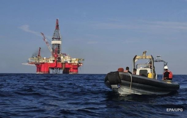 Цены на нефть растут из-за нового урагана в США Цены на нефть растут из-за нового урагана в США