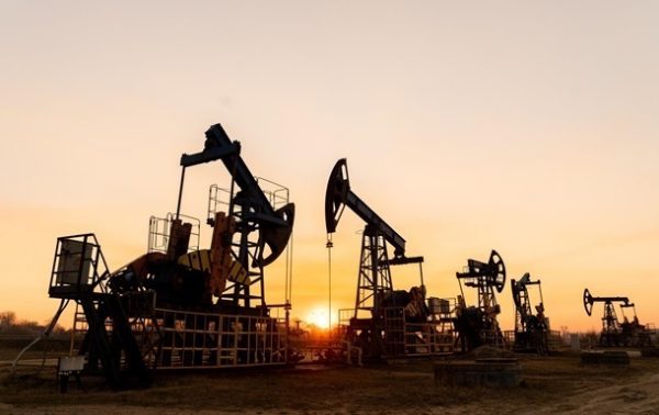 Цены на нефть упали на неопределенности спроса Цены на нефть упали на неопределенности спроса