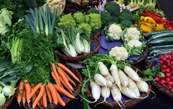 Цены на некоторые продукты в Украине за месяц упали почти вдвое Цены на некоторые продукты в Украине за месяц упали почти вдвое