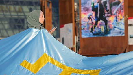 В канадском Виннипеге подняли флаг крымских татар