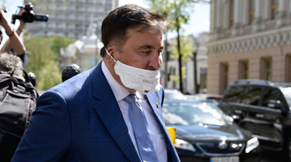 Чемодан без ручки Михаил Саакашвили. Нести тяжело, а выбросить уже невозможно