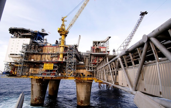 Число действующих нефтяных и газовых буровых установок в мире сокращается Число действующих нефтяных и газовых буровых установок в мире сокращается