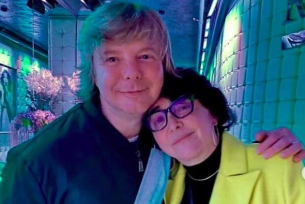 Рыжий из "Иванушек" удивил 57-летней Лолитой "без прикрас": худенькая, словно 30 лет назад Рыжий из "Иванушек" удивил 57-летней Лолитой "без прикрас": худенькая, словно 30 лет назад