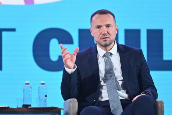 "Не позволим сиськам разрушать образование" – украинцы требуют уволить министра Шкарлета из-за "эротического" скандала "Не позволим сиськам разрушать образование" – украинцы требуют уволить министра Шкарлета из-за "эротического" скандала
