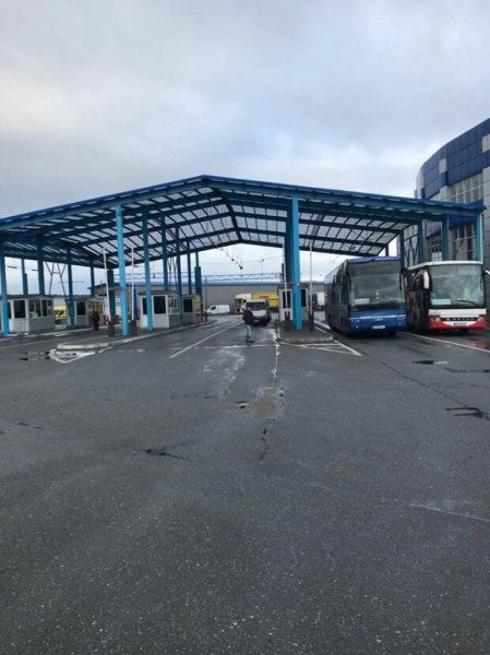 Украинке на границе с Польшей влепили огромнейший штраф из-за волос: собака унюхала "нечто" Украинке на границе с Польшей влепили огромнейший штраф из-за волос: собака унюхала "нечто"