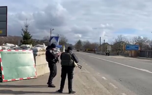 Украинцы не ожидали, но повестки выдают в новых местах: где можно "попасться в хорошие руки" Украинцы не ожидали, но повестки выдают в новых местах: где можно "попасться в хорошие руки"