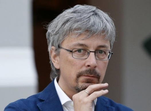 Символическое совпадение: Ткаченко высказался о Дне Конституции и молодежи
Символическое совпадение: Ткаченко высказался о Дне Конституции и молодежи