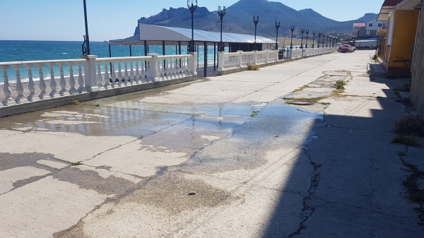 Известный курорт в Крыму залило фекалиями: показательные фото
Известный курорт в Крыму залило фекалиями: показательные фото