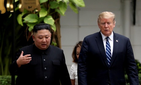Трамп заявил, что "рад, что с Ким Чен Ыном все хорошо" Трамп заявил, что "рад, что с Ким Чен Ыном все хорошо"