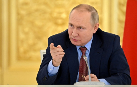 Путин переводит "силы сдерживания" в режим боевого дежурства из-за санкций против РФ Путин переводит "силы сдерживания" в режим боевого дежурства из-за санкций против РФ