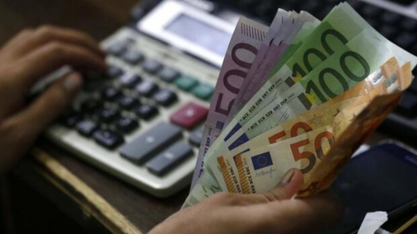 Обещают выплатить по 4 тысячи евро: кому из украинцев светит такая внушительная помощь
