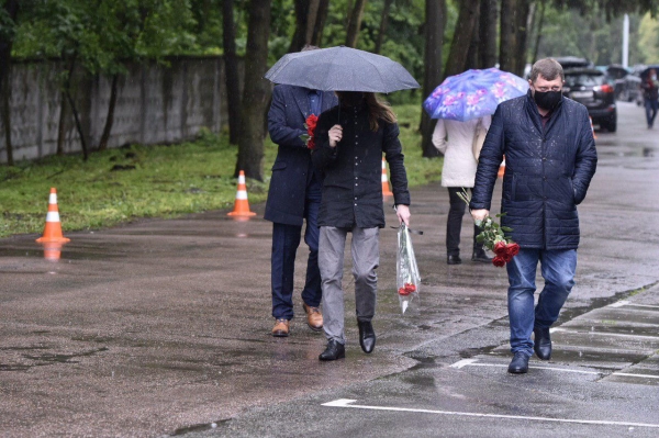 С погибшим нардепом Давыденко попрощались в "Феофании": появились первые фото и видео
С погибшим нардепом Давыденко попрощались в "Феофании": появились первые фото и видео