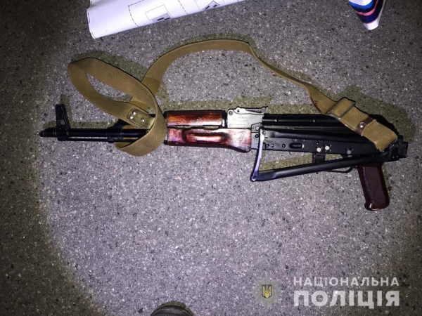 Подросток из автомата расстрелял мужчину на Киевщине. Фото
Подросток из автомата расстрелял мужчину на Киевщине. Фото