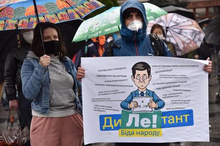 Несмотря на сильный ливень львовяне вышли на акцию «Стоп реванш!» Несмотря на сильный ливень львовяне вышли на акцию «Стоп реванш!»