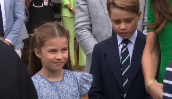 8-летняя принцесса Шарлотта оставила целое "послание" своим платьем: этого не ожидал никто 8-летняя принцесса Шарлотта оставила целое "послание" своим платьем: этого не ожидал никто