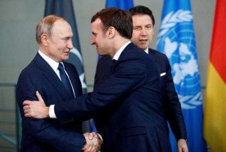 Макрон пообещал Путину, что Украины не будет в НАТО - иноСМИ
