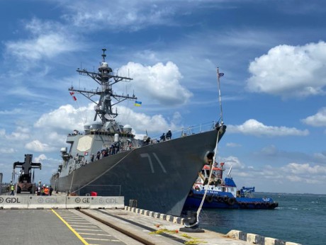 Американский эсминец USS Ross прибыл в порт Одессы Американский эсминец USS Ross прибыл в порт Одессы